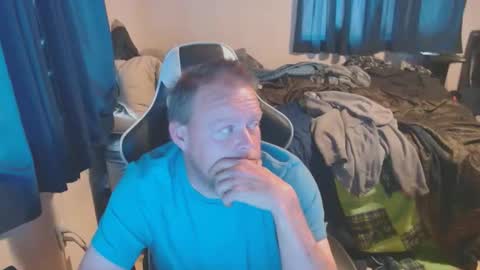 Snapshot of pecker40 chatting on December 1, 6:43 pm pecker40 online show from December 1, 6:43 pm