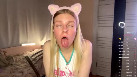 Mary online show from October 22, 6:53 pm