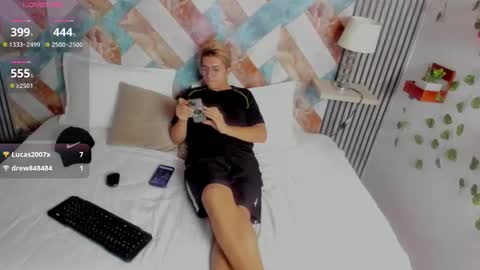 penelope_petit online show from November 7, 7:55 am