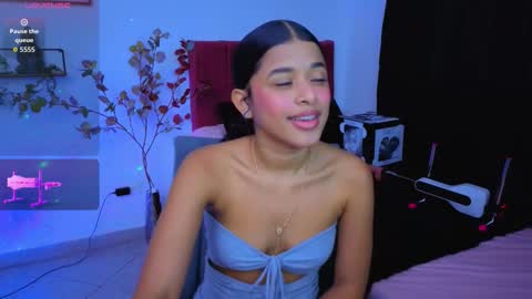 pequitasmedusa9 online show from December 2, 9:46 pm