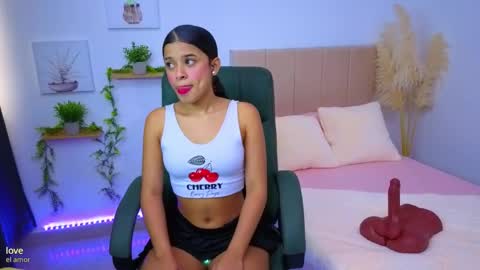 Snapshot of pequitasmedusa9 chatting on October 10, 8:46 pm pequitasmedusa9 online show from October 10, 8:46 pm