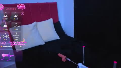 pequitasmedusa9 online show from November 18, 8:12 pm