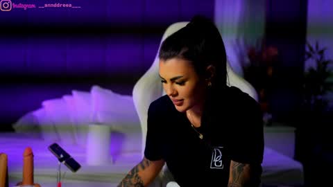 Dee online show from September 25, 3:41 pm