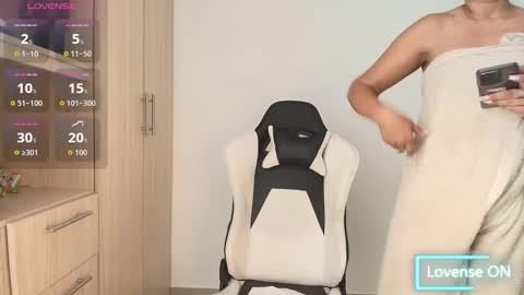 Snapshot of perla_milf4u chatting on October 17, 4:22 pm PERLA online show from October 17, 4:22 pm