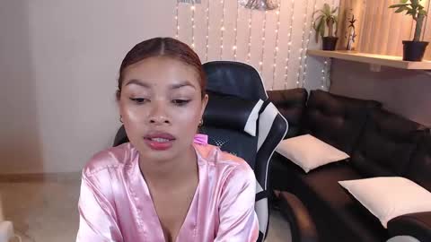 Snapshot of perla_st chatting on February 17, 6:17 pm Perla online show from February 17, 6:17 pm
