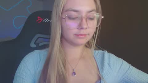Snapshot of petalkiss chatting on October 7, 6:26 pm petalkiss online show from October 7, 6:26 pm