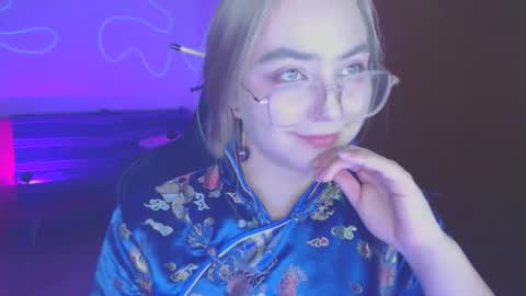 Snapshot of petalkiss chatting on October 4, 8:06 pm petalkiss online show from October 4, 8:06 pm