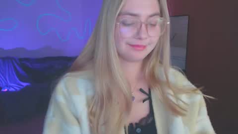 Snapshot of petalkiss chatting on October 20, 6:35 pm petalkiss online show from October 20, 6:35 pm