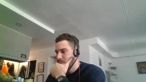 Snapshot of peterskinny24 chatting on December 6, 3:06 pm         ttps VF8L9ABFMref wl share online show from December 6, 3:06 pm