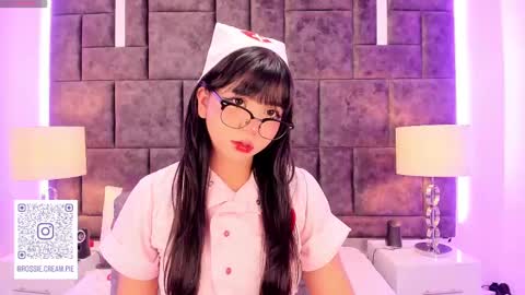 Snapshot of petit_rosseowo chatting on February 22, 11:35 pm Im Rosse but u can call me Rossie or Rosita . online show from February 22, 11:35 pm