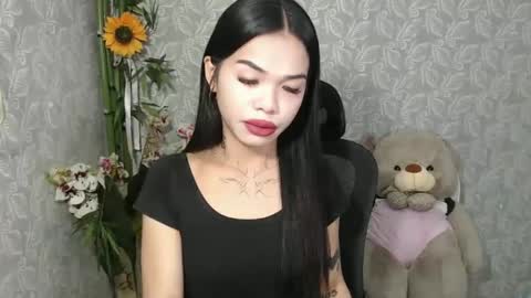 Snapshot of petite_angelx chatting on March 10, 10:18 am angel online show from March 10, 10:18 am