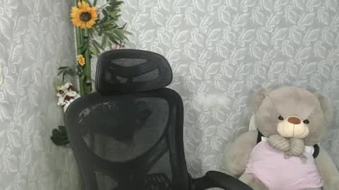 Snapshot of petite_angelx chatting on February 1, 1:34 am angel online show from February 1, 1:34 am