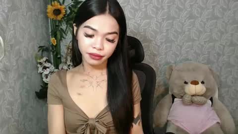 Snapshot of petite_angelx chatting on February 9, 4:07 pm angel online show from February 9, 4:07 pm