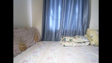 Snapshot of petite_funnie chatting on September 24, 7:37 am petite_funnie online show from September 24, 7:37 am