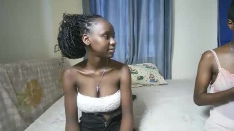 petite_funnie online show from November 15, 7:32 am
