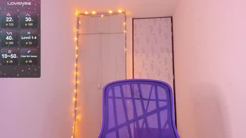 Snapshot of petite_linda chatting on January 28, 5:56 pm Linda online show from January 28, 5:56 pm