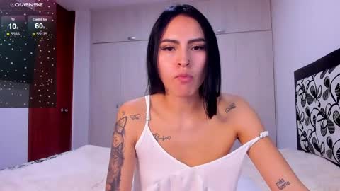 Snapshot of petite_linda chatting on January 30, 6:21 pm Linda online show from January 30, 6:21 pm