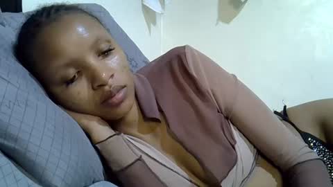 petite_melinda online show from June 27, 10:38 pm