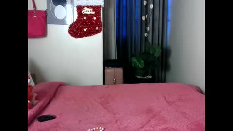 petite_princes online show from December 14, 3:35 am