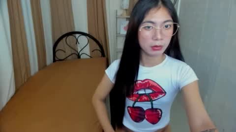 Snapshot of petiteasianjade chatting on October 17, 5:39 pm Jade online show from October 17, 5:39 pm