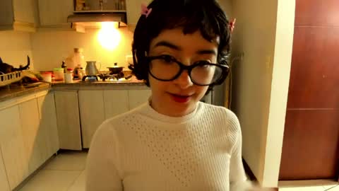 Lunna online show from May 16, 1:02 am