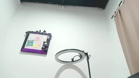 danna online show from March 5, 4:02 am