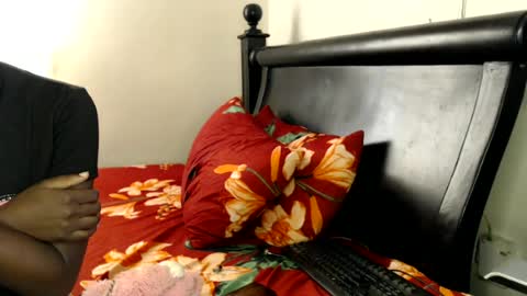 Petite Sarah online show from June 28, 5:47 am