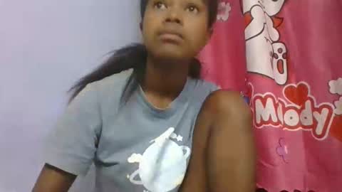 phania185885 online show from May 16, 3:22 pm