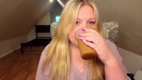 PhatAssBlond online show from May 26, 10:05 pm