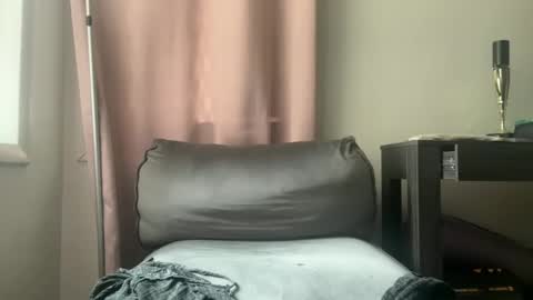 phatbuttkash online show from September 27, 6:05 pm