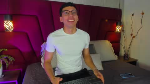 Milo online show from March 31, 11:43 am