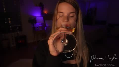 PHOENIX TAYLOR online show from November 6, 1:30 am