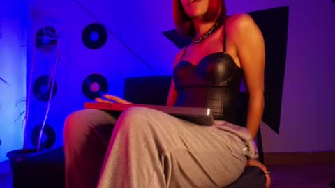 Snapshot of pia_mo chatting on October 16, 3:06 am Special Couple Show - WELCOME TO XMAS 5 and 6 December - 2 at 8 pm COL hour online show from October 16, 3:06 am