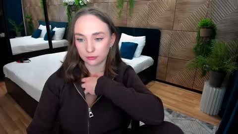 Emelie online show from October 16, 8:18 pm