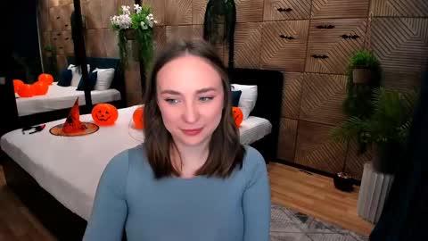 Emelie online show from October 28, 4:41 pm