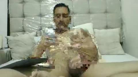 pieslatinos online show from December 24, 3:49 am