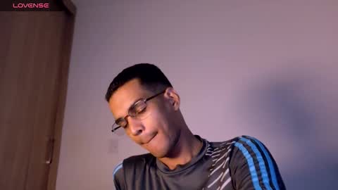 pikashuu7u7 online show from December 19, 3:13 am