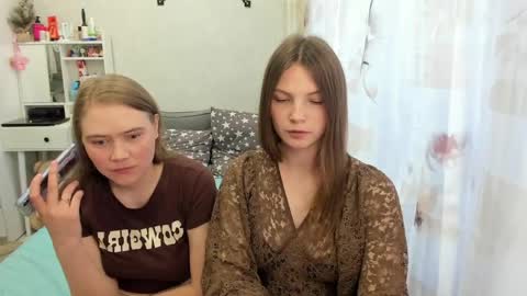 Adele and Elli online show from May 13, 1:54 pm