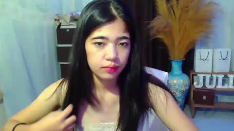 Snapshot of pinaycutie_sylvia chatting on October 26, 11:48 pm Via online show from October 26, 11:48 pm