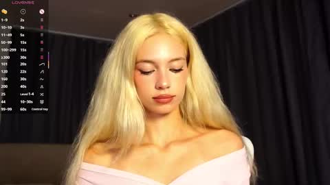 Snapshot of pink_princess_k chatting on October 18, 6:12 pm Kate online show from October 18, 6:12 pm