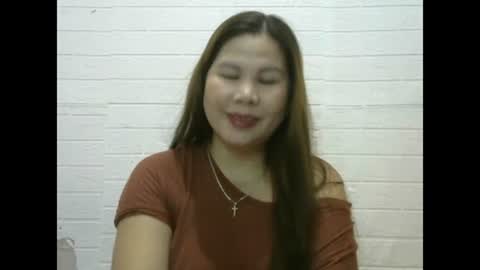 Snapshot of pinkishpusiemom18 chatting on February 17, 9:32 pm pinkishpusiemom18 online show from February 17, 9:32 pm