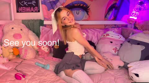 Gwenie online show from December 5, 7:10 am