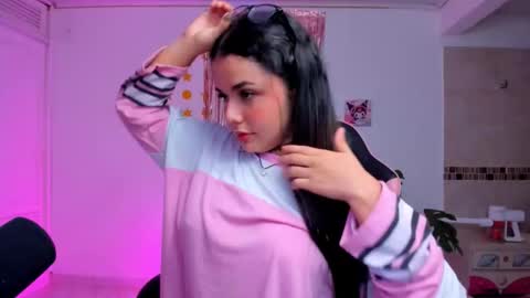 Snapshot of pinkpantherr_ chatting on October 23, 9:48 pm Sarah .. online show from October 23, 9:48 pm