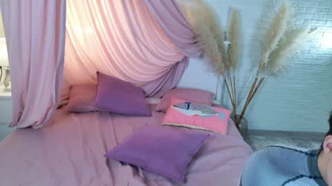 Li long hair and Rude short hair online show from April 3, 9:00 pm