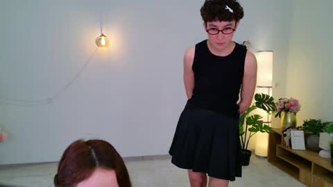 Li long hair and Rude short hair online show from April 15, 12:25 am