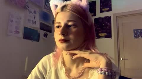 Snapshot of pinkvampire chatting on October 8, 8:59 pm Sara online show from October 8, 8:59 pm
