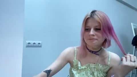 Snapshot of pinkvampire chatting on October 17, 8:57 pm Sara online show from October 17, 8:57 pm
