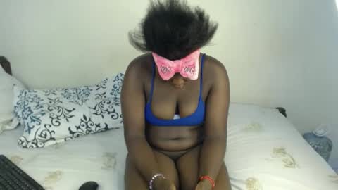 pinky online show from November 10, 9:45 am