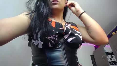 Snapshot of pinky_pinky_ chatting on October 5, 2:31 am VIOLETA LOPEZ online show from October 5, 2:31 am
