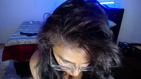 Snapshot of pinky_pinky_ chatting on January 17, 1:15 am VIOLETA LOPEZ online show from January 17, 1:15 am